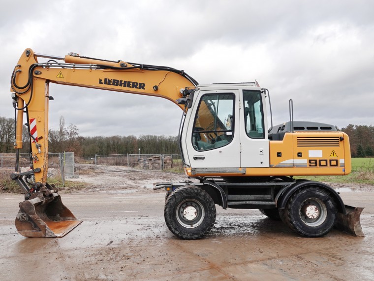 Used heavy machinery Liebherr A900C Mobilbagger